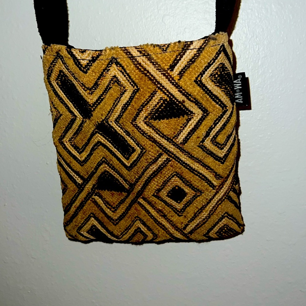 AM- WA: Cross Body Bag : Tribal Design